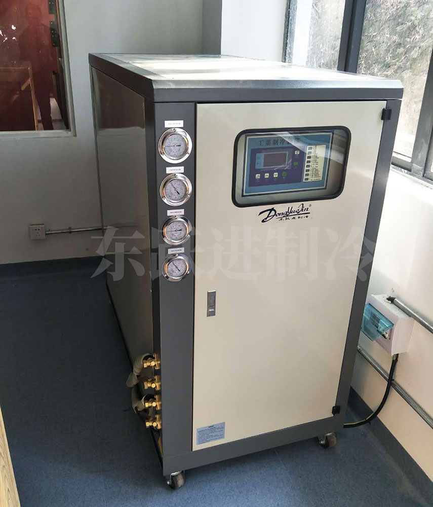 實驗室用小型分體式冷水機(jī)應(yīng)用案例